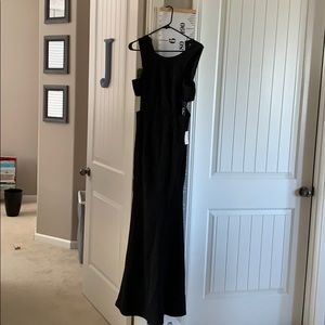 Lulu’s black dress